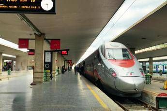 Papa Francesco, Trainline: per funerali +30% viaggiatori in treno verso Roma il 25 e 26 aprile