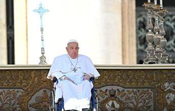 Papa Francesco a sorpresa nella basilica di San Pietro
