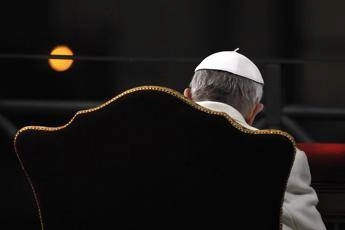 Papa Francesco e la causa della morte, ecco perché la polmonite c’entra con l’ictus