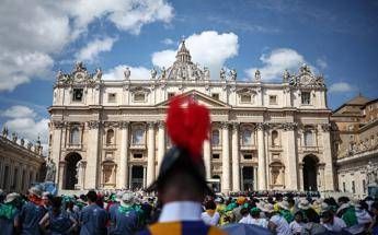 Papa Francesco, folla per la messa in suffragio. 200mila giovani a San Pietro