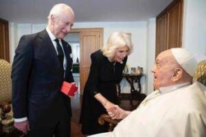 Papa Francesco, l’esperto: “Imprudenza esporlo a persone e a sbalzi di temperature”