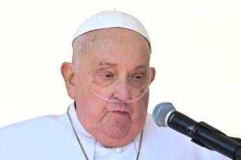 Papa Francesco, lo pneumologo: “Uscire con l’ossigeno? Migliaia di persone lo fanno”