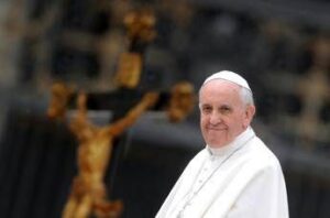 Parlamento ricorda Papa Francesco, lungo applauso in Aula. Meloni: “Grata per suoi insegnamenti”