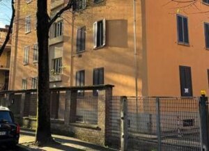 Parma, donna trovata morta in casa: interrogati due uomini
