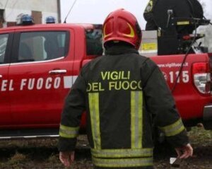 Perugia, ultraleggero cade su capannone: un morto e un ferito