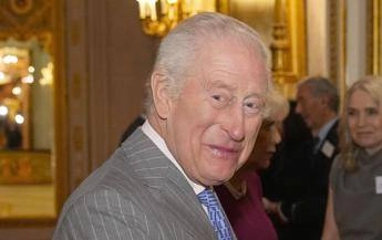 Re Carlo riprende gli impegni dopo la pausa per la cura del cancro