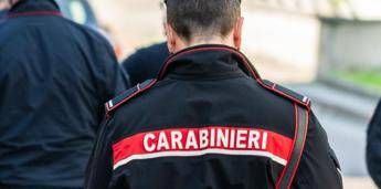Roma, bimbo di un anno chiuso da solo in auto: intervengono carabinieri