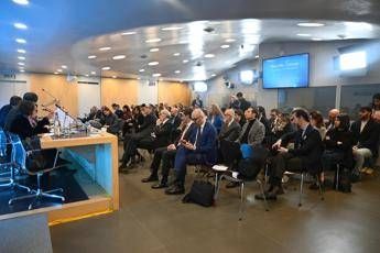 Sanità, gli italiani si fidano ancora del SSN ma sono costretti al privato dalle liste d’attesa