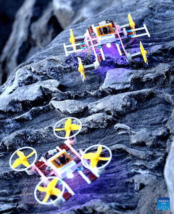 Scienziati cinesi sviluppano il più piccolo micro-robot “Transformer” autonomo al mondo