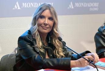 Selvaggia Lucarelli a Verissimo: “Chiara Ferragni? Provo empatia per lei, ha pagato abbastanza”