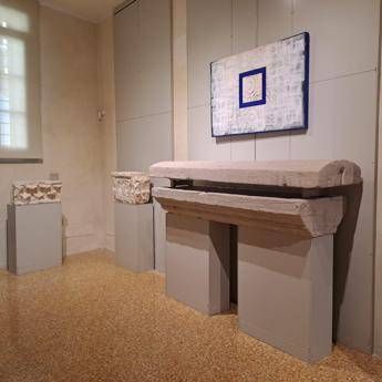 ‘Soglie’ di Roberto Floreani è la mostra del Giubileo al Diocesano di Vicenza, un viaggio interiore tra arte e spiritualità – FOTO