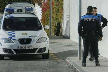Spagna, 3 bambini segregati in casa da oltre 3 anni: arrestati i genitori