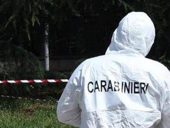 Terni, cadavere sepolto in giardino: donna morta da mesi, nessuno aveva denunciato scomparsa