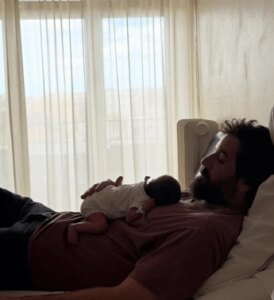 Tommaso Paradiso è diventato papà: “Benvenuta in questo pazzo mondo”