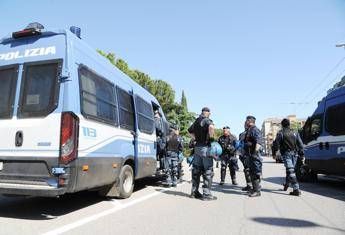 Torino, scontri con forze ordine durante rave party: feriti