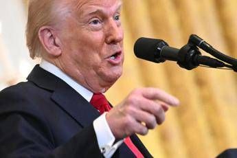 Trump congela dazi per 3 mesi: “La gente aveva paura”. Wall Street vola