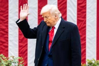 Trump e il terzo mandato da presidente, spuntano magliette e cappellini