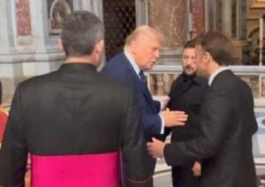 Trump ha ‘cacciato’ Macron in Vaticano? Cosa ha detto Donald, il video e il labiale