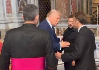 Trump ha ‘cacciato’ Macron in Vaticano? Cosa ha detto Donald, il video e il labiale