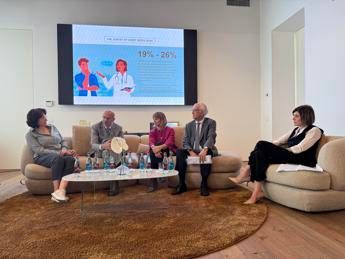 Tumori, 9mila italiani con leucemia mieloide cronica, per 1 su 3 cattiva qualità di vita