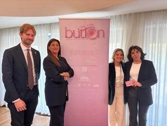 Tumori, l’indagine: “Aderenza alle cure per il cancro al seno sottovalutata dal 50% degli italiani”