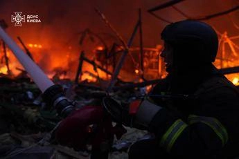 Ucraina, nuovo attacco della Russia: pioggia di missili su Kiev, incendi e feriti nella capitale