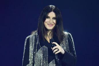 “Una mia fan si nascose nella mia valigia”, il racconto di Laura Pausini