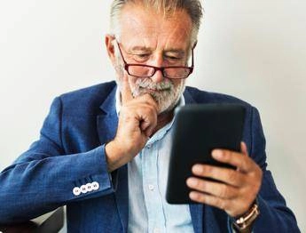 Uomo, sessantenne e senza dottorato: l’identikit del Ceo italiano