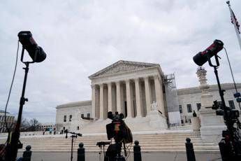 Usa, Corte suprema frena Trump: sospesa espulsione venezuelani dal Texas
