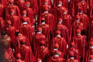 Verso il conclave, cardinali: “Sarà breve. Apprezziamo gesto Becciu”