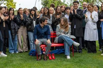 Violenza di genere, una panchina rossa nel Campus Cattolica di Roma