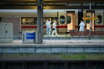Amburgo, attacco con coltello in stazione: feriti in condizioni stabili