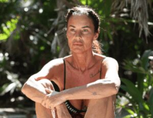 Antonella Mosetti lascia l’Isola dei famosi: “Volevo solo sentire mio papà più vicino…”