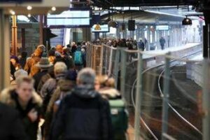 Attacco con coltello alla stazione di Amburgo, 39enne sospetta ammette: “Sono stata io”