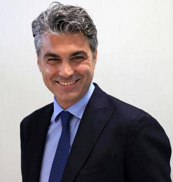 “Basta stigma sul cancro al cervello”, parla il medico che opera i pazienti da svegli, cos’è l’awake surgery