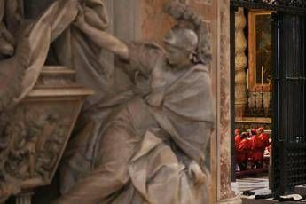 Conclave al via, prima fumata verso le 19. Cardinale Re: “‘Somme chiavi’ in mani giuste”