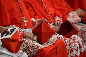 Conclave, oggi doppia congregazione per i cardinali. “Il nuovo Papa? Speriamo in 3-4 giorni”