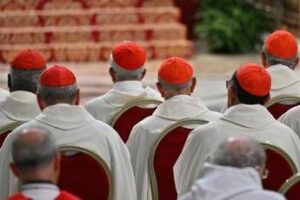 Conclave, tre giorni di fumate nere? I cardinali si fermano per un giorno
