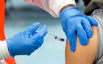 Covid, da Fda Usa cambio di rotta sui vaccini: solo a over 65 e chi ad alto rischio