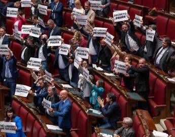 Dl sicurezza, via libera della Camera. Protesta opposizioni in Aula: “Decreto paura”