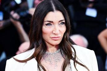 Elisabetta Franchi investe un ciclista e posta sui social, è polemica