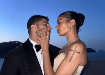 Elodie e Andrea Iannone si sposano? Spunta l’anello ‘sospetto’