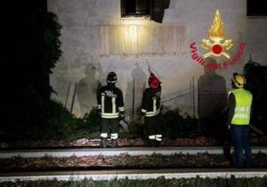 Empoli, esplosione in casa cantoniera nella notte: un ferito