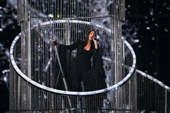 Eurovision, fischi alla cantante israeliana Yuval Rapahel: sventola bandiera palestinese