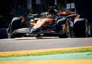 F1, Gp Spagna: Piastri in pole position, Hamilton quinto