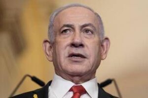 Gaza, nuovi raid israeliani. Netanyahu attacca Macron: “Si schiera con terroristi”