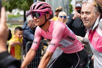 Giro d’Italia 2025, Del Toro soffre ma rimane in rosa: la classifica aggiornata