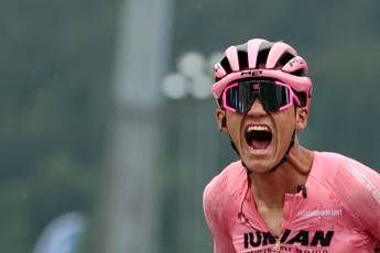 Giro d’Italia, Del Toro vince la 17a tappa e rafforza maglia rosa