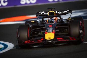 Gp Silverstone, Verstappen pole e Ferrari in terza fila