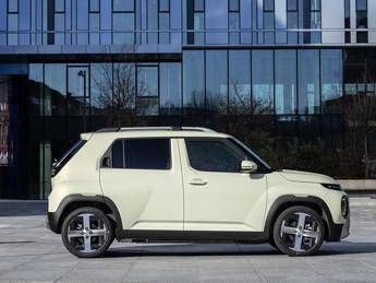 Hyundai INSTER 5 posti: nuova versatilità per la city car elettrica